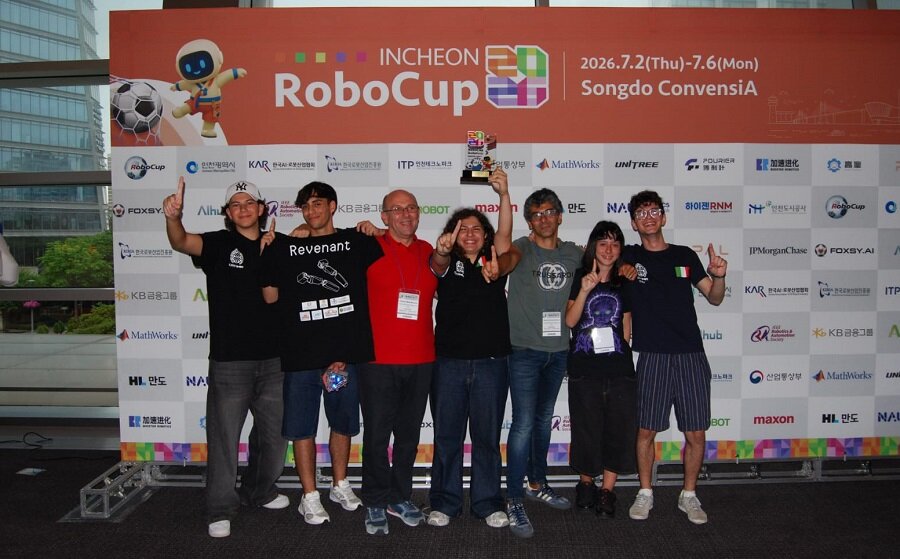 Il liceo scientifico Boggio Lera conquista il mondo, il team 'Revenant campione mondiale di robotica a Seoul