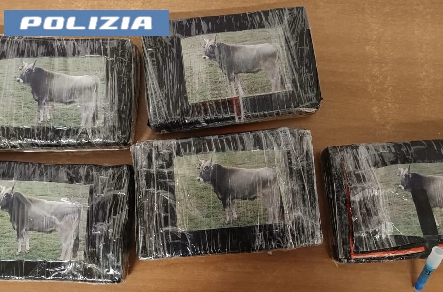 Trovata dalla Polizia di Stato un’auto rubata con 5 kg di cocaina per un valore di 400 mila euro