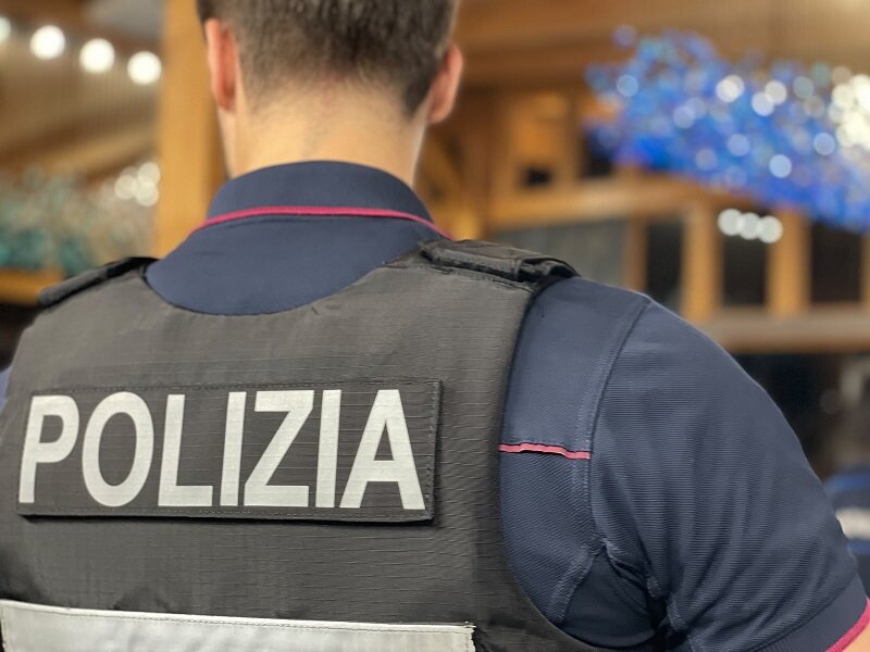 controlli-della-task-force-coordinata-dalla-polizia-di-stato-in-un-ristorante-e-in-una-gelateria-del-lungomare-sanzioni-per-16.300-euro.jpeg controlli-della-task-force-coordinata-dalla-polizia-di-stato-in-un-ristorante-e-in-una-gelateria-del-lungomare-sanzioni-per-16.300-euro.jpeg