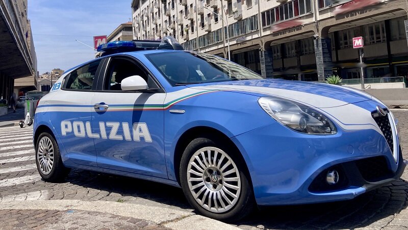 Ruba in un supermercato della zona di Corso Sicilia e aggredisce una guardia giurata