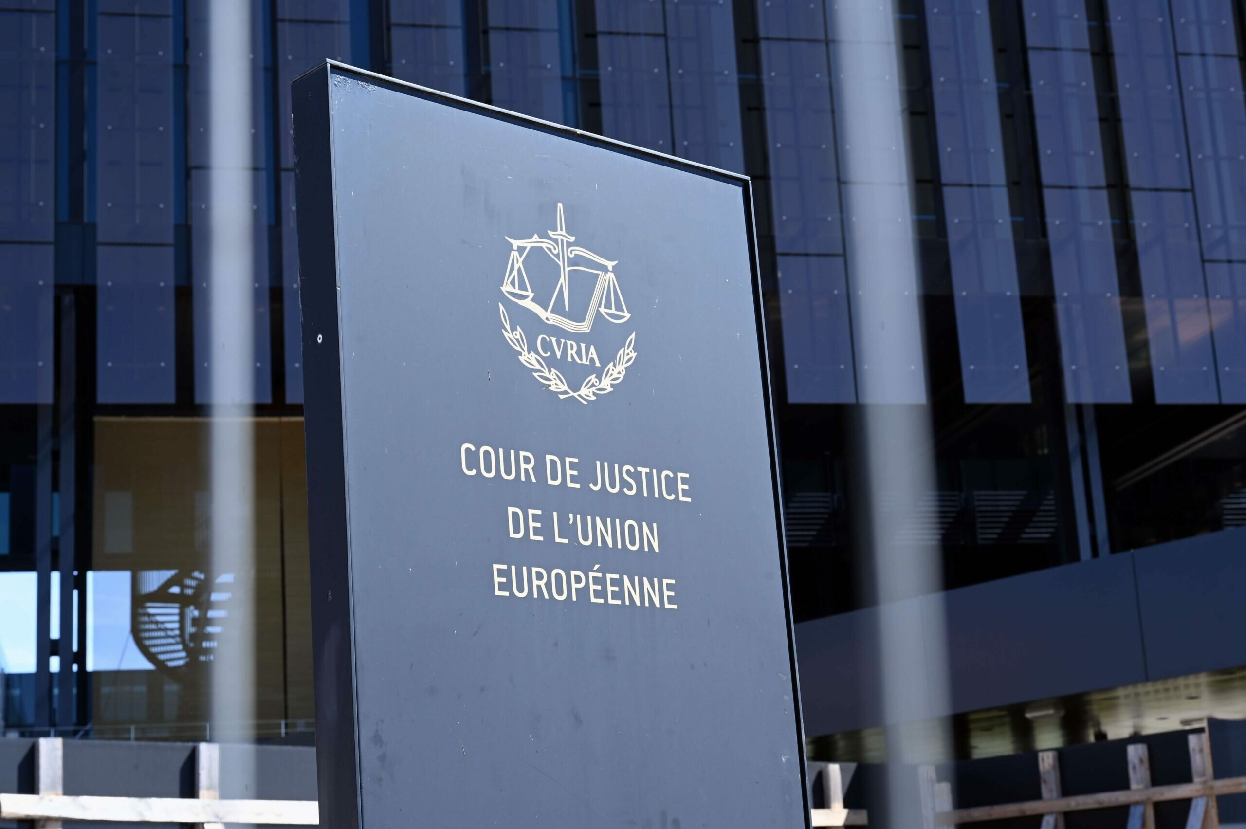 Corte UE: compensazione dovuta per restrizioni al traffico aereo