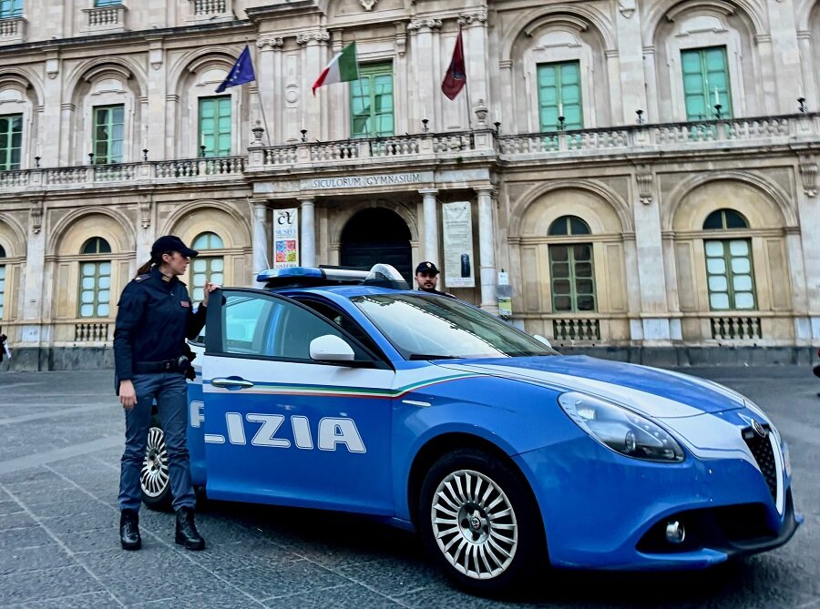 Ladra di portafogli individuata e arrestata dalla Polizia di Stato