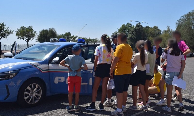 “spazio-della-legalità”-della-polizia-di-stato-con-i-giovani-del-centro-ricreativo-“san-filippo-neri”-di-zafferana-etnea.jpeg “spazio-della-legalità”-della-polizia-di-stato-con-i-giovani-del-centro-ricreativo-“san-filippo-neri”-di-zafferana-etnea.jpeg