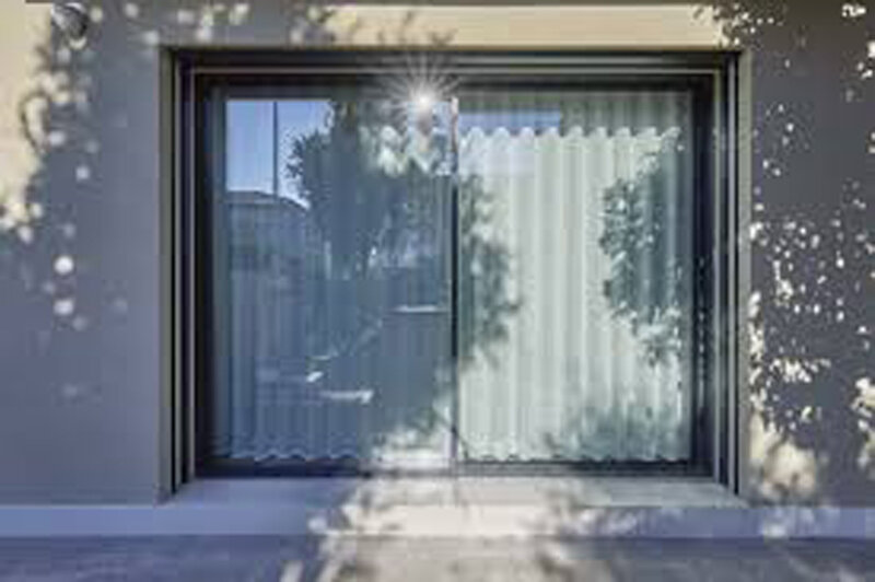 Infissi, l&rsquo;alluminio sempre pi&ugrave; protagonista nell&rsquo;architettura moderna