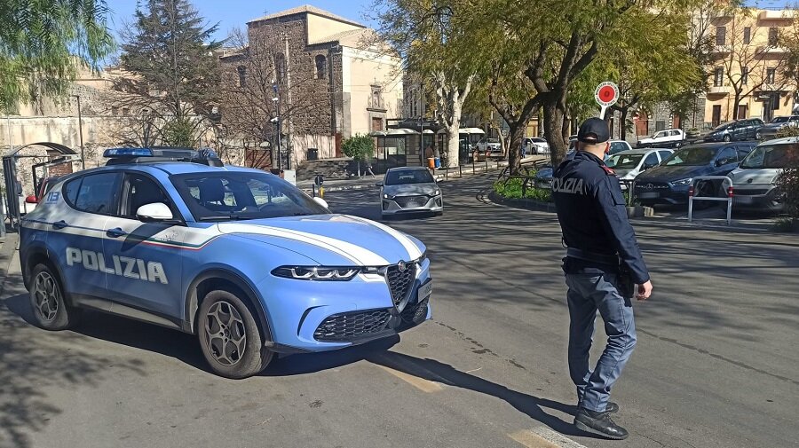 Controlli straordinari della Polizia di Stato a Biancavilla e Adrano Controlli straordinari della Polizia di Stato a Biancavilla e Adrano