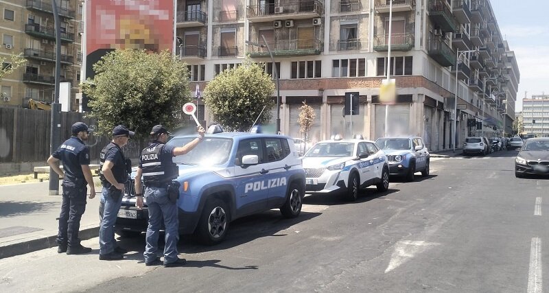 Controlli congiunti di Polizia di Stato e Polizia Locale in 8 strutture ricettive tra piazza Federico di Svevia e via di Sangiuliano