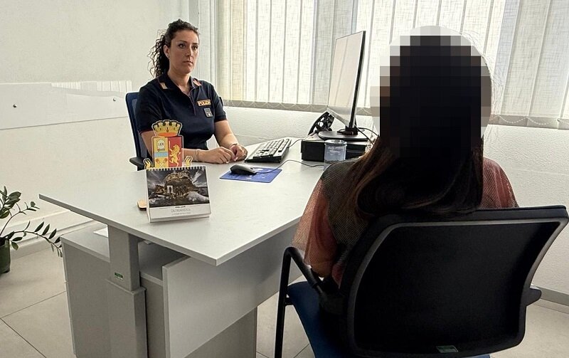 minaccia-il-nipote-di-9-anni-con-un-coltello-ferisce-la-compagna-e-si-scaglia-contro-i-poliziotti.jpeg minaccia-il-nipote-di-9-anni-con-un-coltello-ferisce-la-compagna-e-si-scaglia-contro-i-poliziotti.jpeg