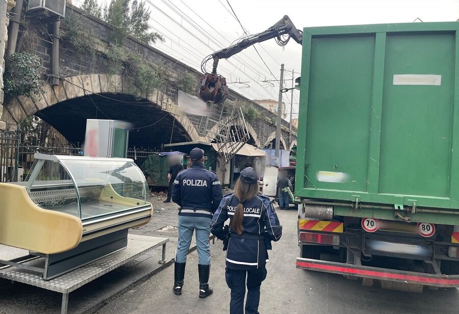 Operazione congiunta della Polizia di Stato e della Polizia Locale per contrastare abusivismo e degrado in via Dusmet