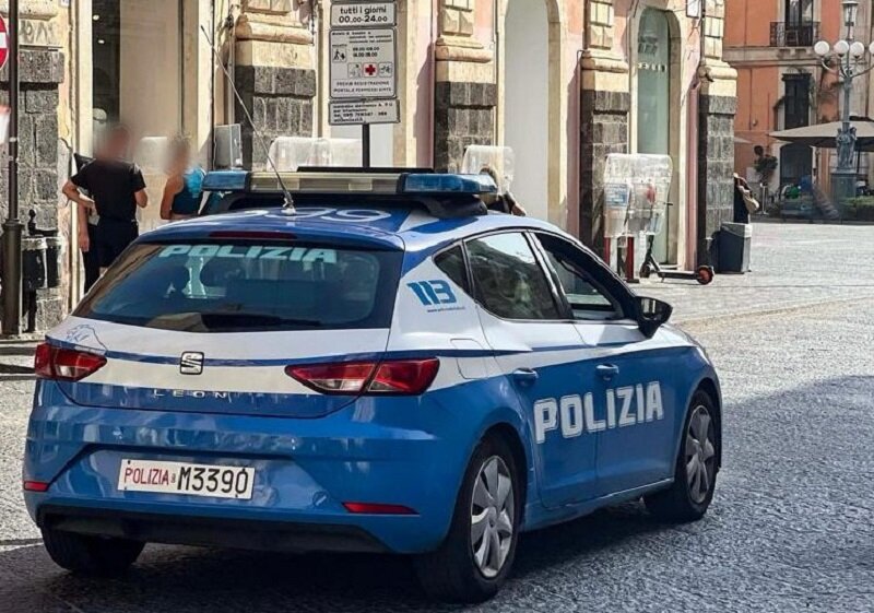 Evade dai domiciliari e tenta di rubare in un negozio del Centro Evade dai domiciliari e tenta di rubare in un negozio del Centro
