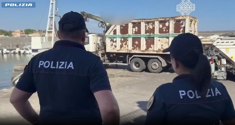 La Polizia di Stato coordina una mirata attività antidegrado ad Ognina La Polizia di Stato coordina una mirata attività antidegrado ad Ognina