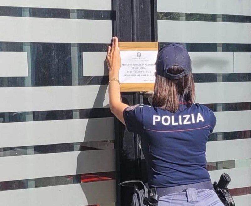 contrasto-al-gioco-illegale-la-polizia-di-stato-scopre-centro-scommesse-abusivo-denunciato-il-titolare.jpeg contrasto-al-gioco-illegale-la-polizia-di-stato-scopre-centro-scommesse-abusivo-denunciato-il-titolare.jpeg