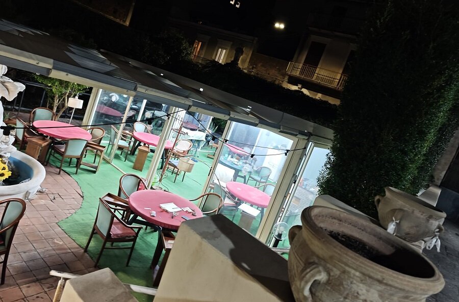 Scoperta e sequestrata dalla Polizia Locale in via del Bosco bisca clandestina Scoperta e sequestrata dalla Polizia Locale in via del Bosco bisca clandestina