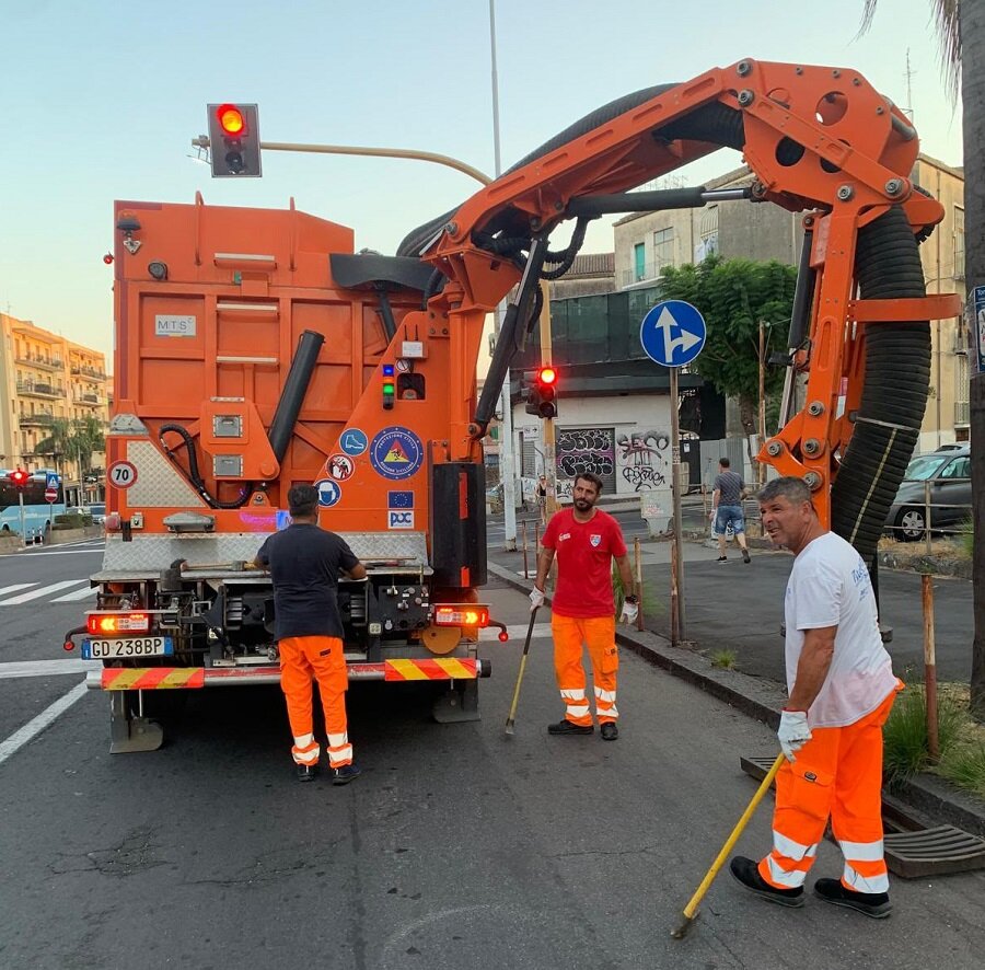 Manutenzioni, intensificati gli interventi di pulizia delle caditoie Manutenzioni, intensificati gli interventi di pulizia delle caditoie