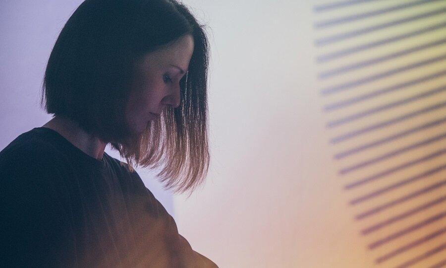 Il 6 marzo a Zo di Catania, per la rassegna Partiture, il bagno sensoriale completo dell'elettronica di Halina Rice