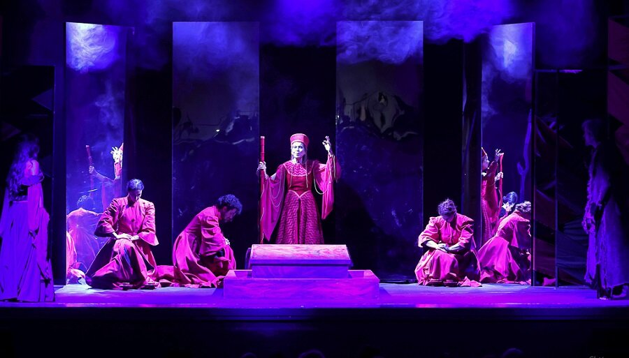 Mythos Troina Festival, il 10 luglio in scena all’Anfiteatro della Radura ‘Elena’ di Euripide con Silvia Siravo