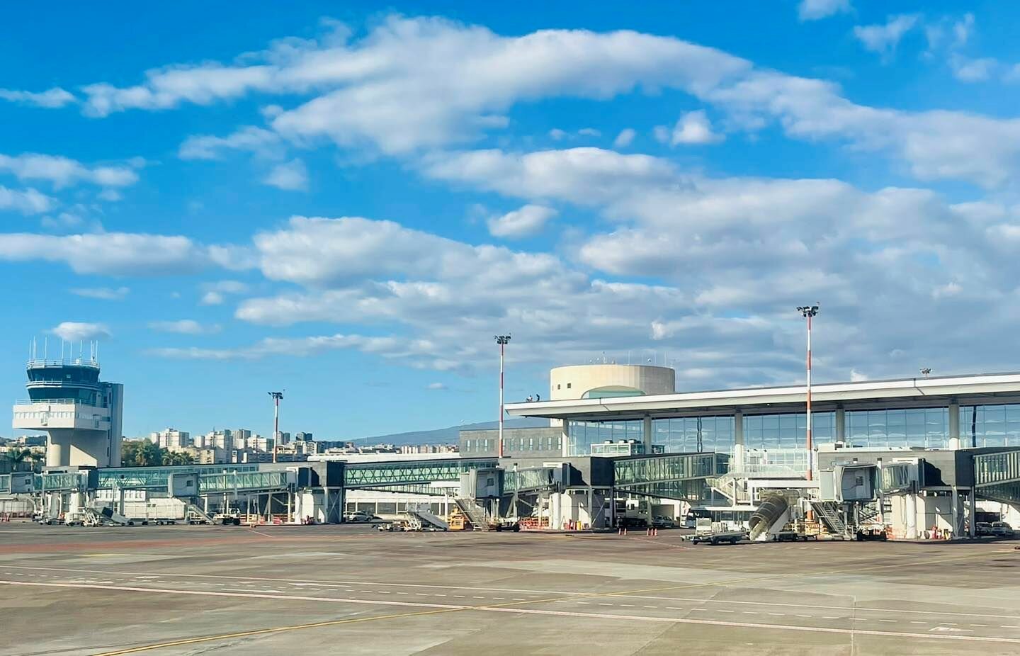 L’Etna blocca ancora l’aeroporto di Catania, sospesi gli arrivi