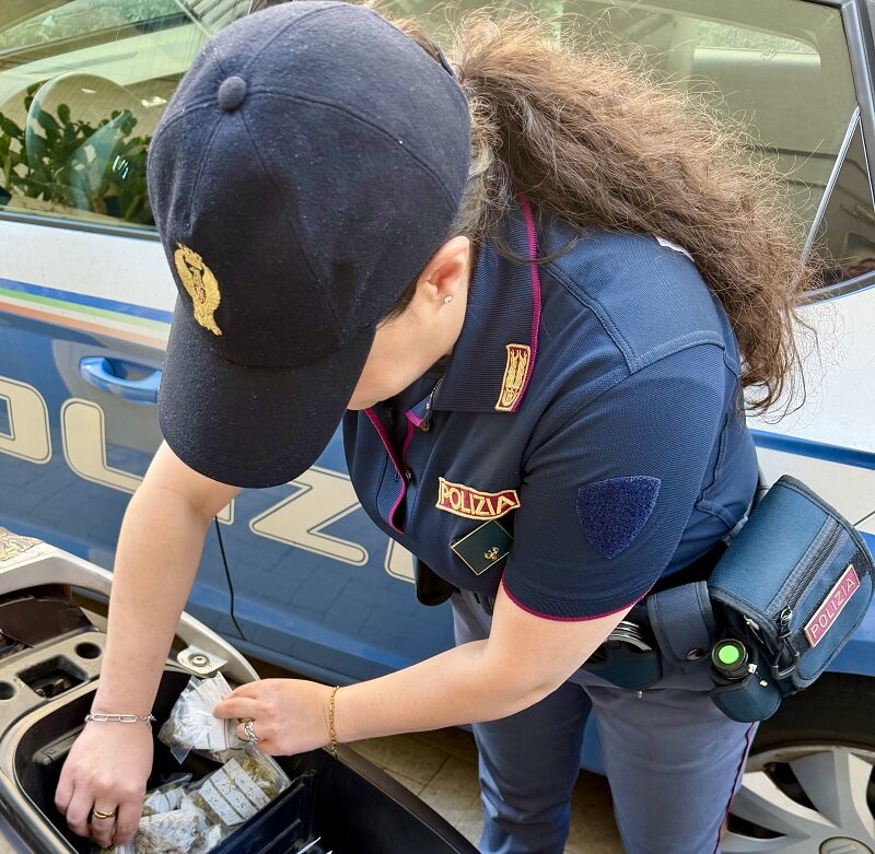 1controlli-antidroga-della-polizia-di-stato-tre-arresti-sequestrate-marijuana-e-hashish.jpeg