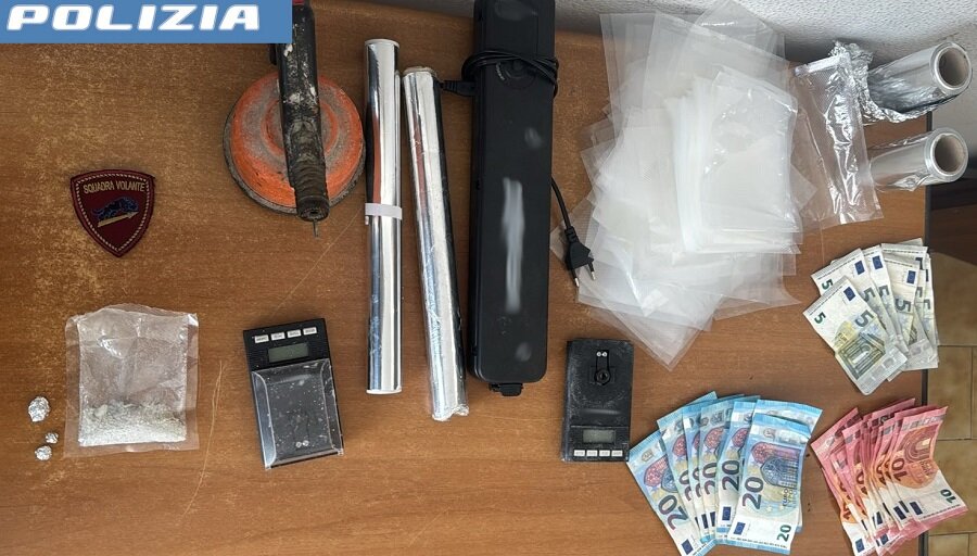 Controlli antidroga della Polizia di Stato a San Cristoforo Controlli antidroga della Polizia di Stato a San Cristoforo