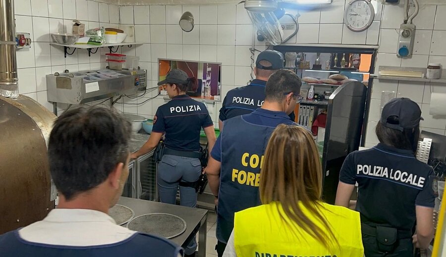 Gravi irregolarità in due attività ristorative della Fiera e della zona Cibali Gravi irregolarità in due attività ristorative della Fiera e della zona Cibali