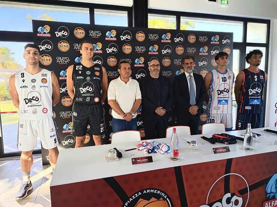 Gruppo Arena Siaz e Alfa Catania rinnovano la sinergia con il marchio Decò Gruppo Arena Siaz e Alfa Catania rinnovano la sinergia con il marchio Decò