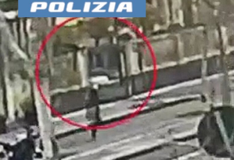 Prende di mira un anziano per rapinarlo e rubargli la pensione appena riscossa