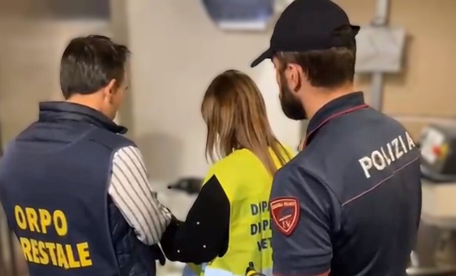 controlli-della-task-force-coordinata-dalla-polizia-di-stato-in-3-locali-del-centro.-rilevati-casi-di-lavoro-nero-sanzioni-per-oltre-51.000-euro.jpeg controlli-della-task-force-coordinata-dalla-polizia-di-stato-in-3-locali-del-centro.-rilevati-casi-di-lavoro-nero-sanzioni-per-oltre-51.000-euro.jpeg