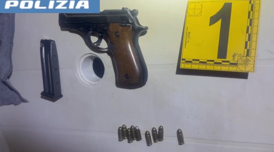 Controlli al Villaggio Sant’Agata, Polizia di Stato sequestra una pistola e delle cartucce