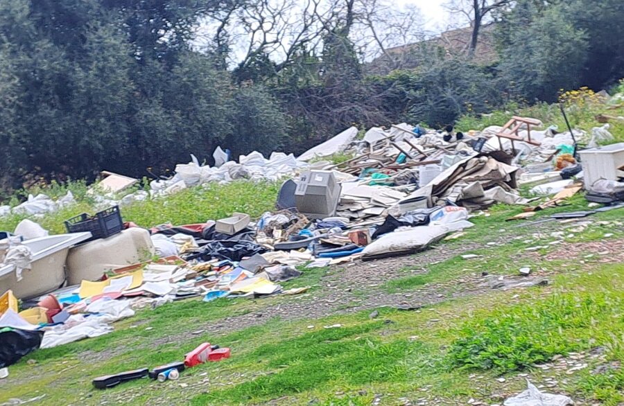 Blitz ambientale, sequestrate tre discariche abusive e tre mezzi con rifiuti, denunciati i responsabili