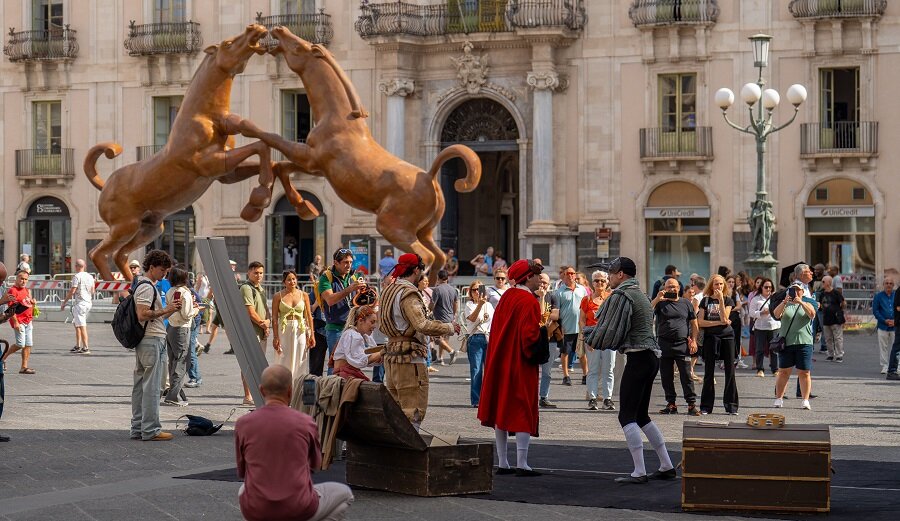 Stabile di Catania, la stagione comincia prima del sipario, una settimana di teatro vivo attraversa la città