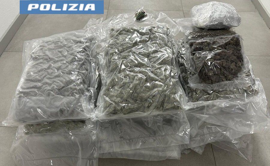 15 chili di marijuana in auto, quarantunenne arrestato dalla Polizia di Stato