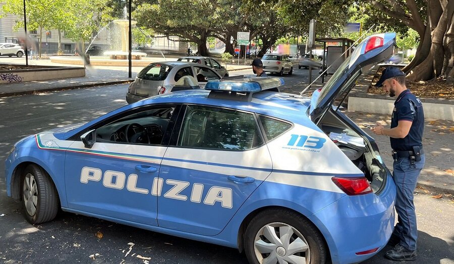 ruba-70-euro-di-alcolici-in-un-supermercato-e-poi-minaccia-laddetto-alla-sicurezza-con-un-coltello.jpeg ruba-70-euro-di-alcolici-in-un-supermercato-e-poi-minaccia-laddetto-alla-sicurezza-con-un-coltello.jpeg