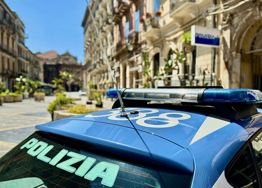 Evade dai domiciliari per andare a comprare le sigarette