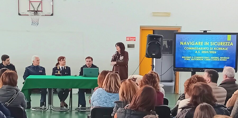 Navigare in sicurezza, la Polizia di Stato incontra gli studenti dell&rsquo;istituto &ldquo;S. Giovanni Bosco&rdquo; di Giarre