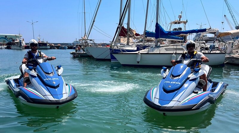 Alla Polizia di Stato di Catania due nuove moto d’acqua per il pattugliamento della fascia costiera Alla Polizia di Stato di Catania due nuove moto d’acqua per il pattugliamento della fascia costiera