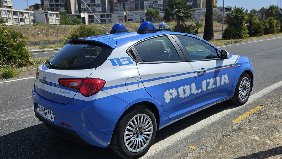 Cosparge di benzina l’auto di un conoscente a Librino Cosparge di benzina l’auto di un conoscente a Librino
