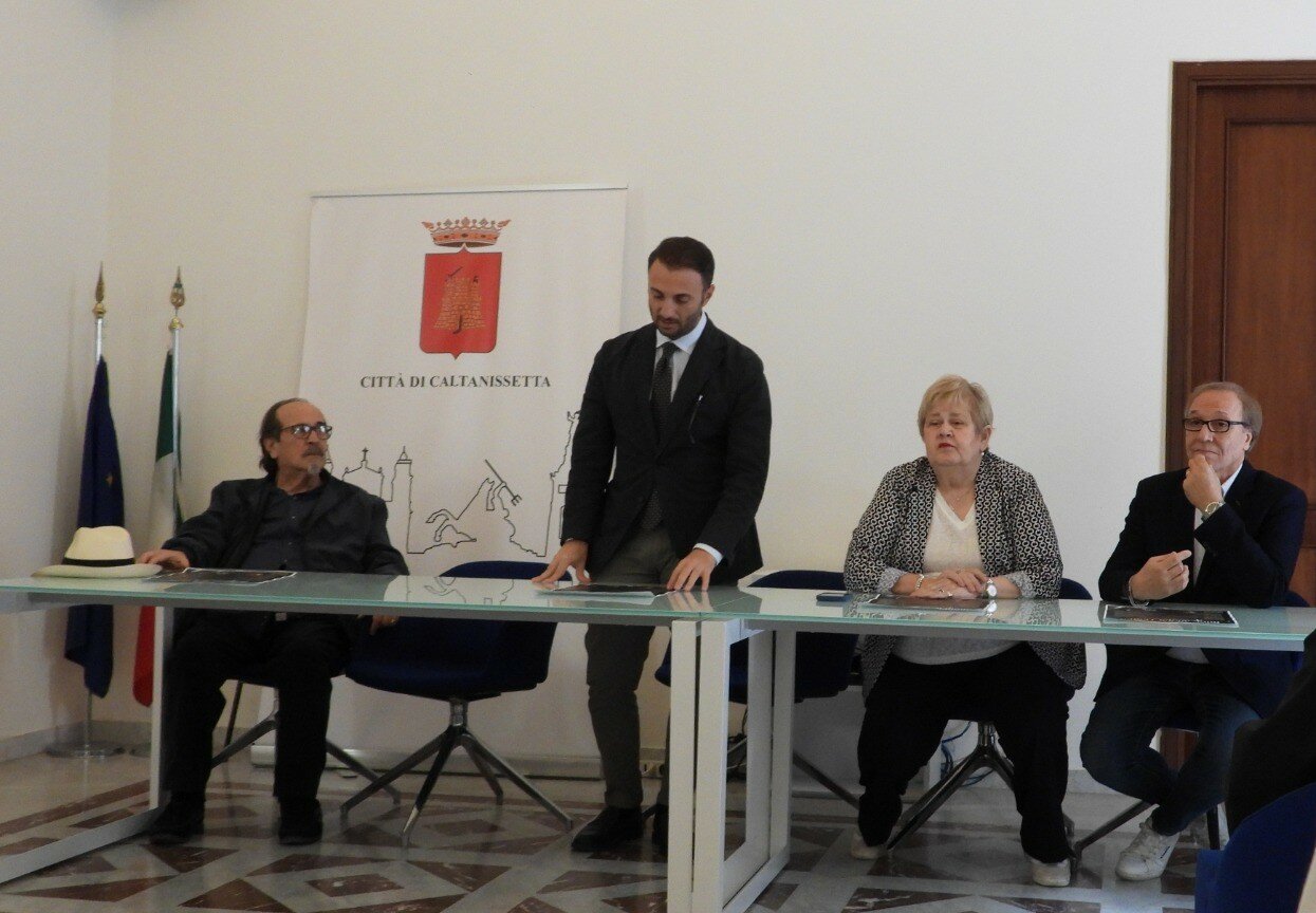 “Domenica a Teatro”, presentata a Caltanissetta la quarta edizione del Concorso 'Peppe Nasca' – Targa 'Michele Abate' “Domenica a Teatro”, presentata a Caltanissetta la quarta edizione del Concorso 'Peppe Nasca' – Targa 'Michele Abate'