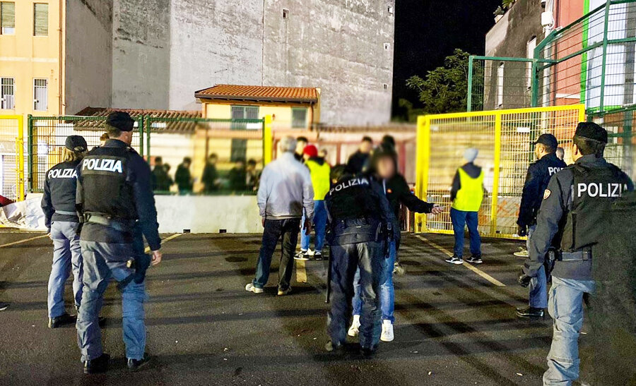 Al &ldquo;Massimino&rdquo; per Catania Cavese con tre fumogeni nello zaino