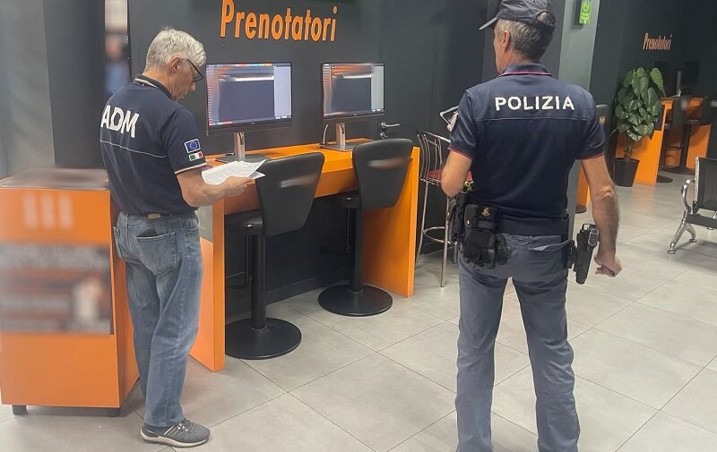 Controlli straordinari coordinati dalla Polizia di stato nel quartiere San Cristoforo