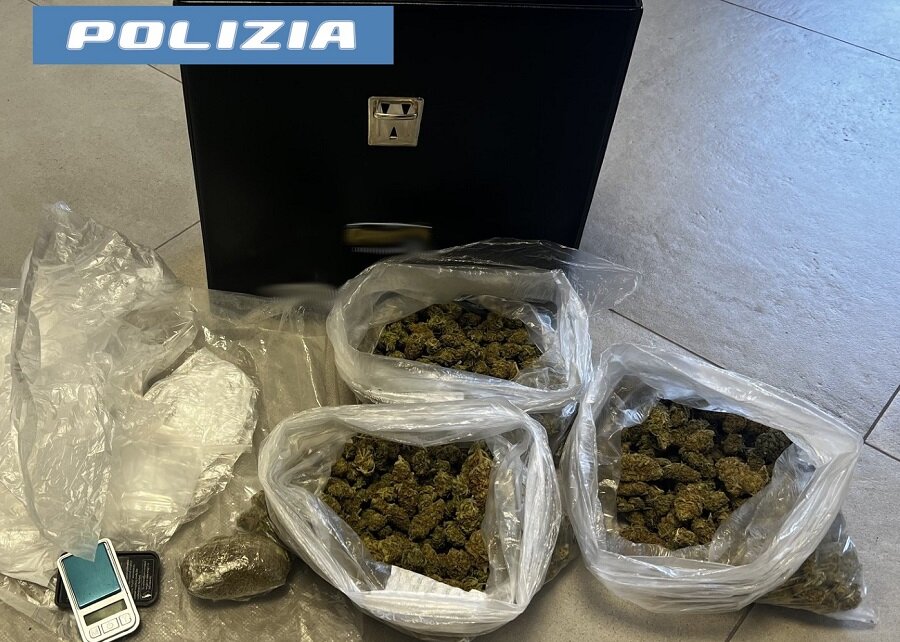 Marijuana e hashish in cameretta, quindicenne arrestato dalla Polizia di Stato