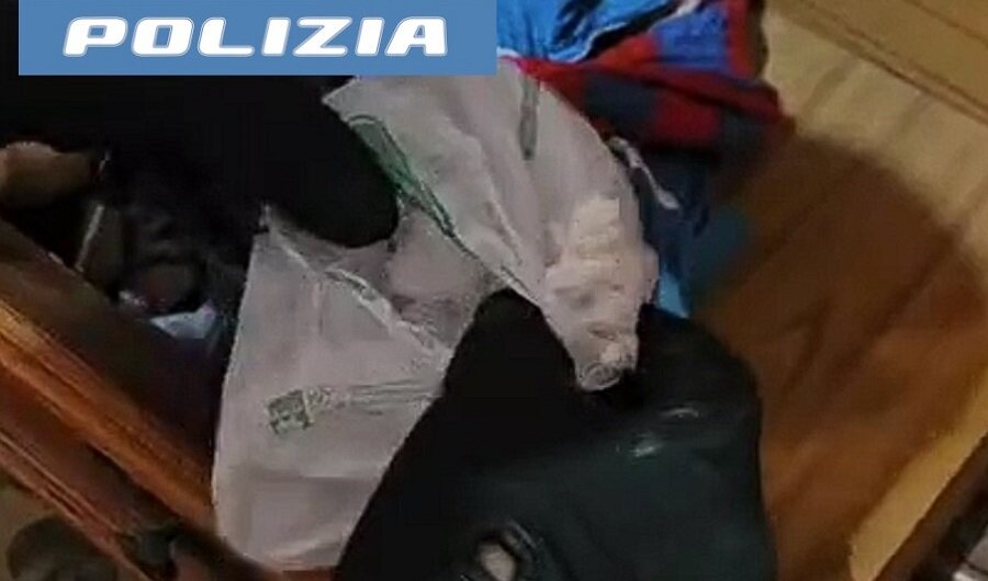 Con la droga in casa pronta per lo spaccio, trentaseienne arrestato dalla Polizia di Stato