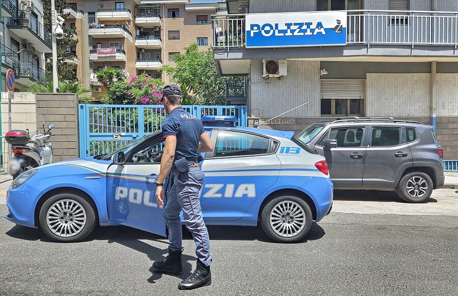 Individuato e denunciato dalla Polizia di Stato l’autore di alcune rapine ai danni di farmacie della zona nord di Catania Individuato e denunciato dalla Polizia di Stato l’autore di alcune rapine ai danni di farmacie della zona nord di Catania