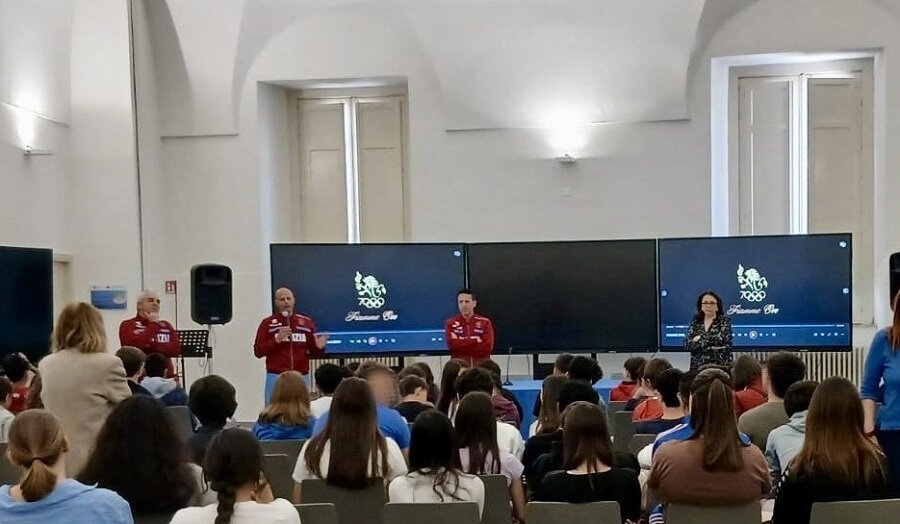 sport-e-legalita-una-giornata-con-le-fiamme-oro-della-polizia-di-stato-per-gli-studenti-del-convitto-nazionale-mario-cutelli.jpeg sport-e-legalita-una-giornata-con-le-fiamme-oro-della-polizia-di-stato-per-gli-studenti-del-convitto-nazionale-mario-cutelli.jpeg