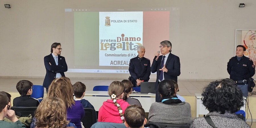 La Polizia di Stato e il SEUS 118 tra gli studenti dell&rsquo;Istituto Galileo Galilei di Acireale