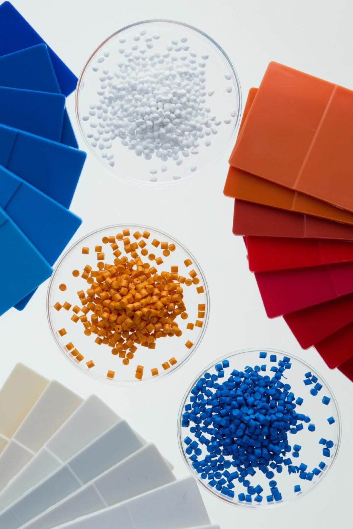 Colore e performance nei materiali plastici: il ruolo degli additivi nella produzione industriale Colore e performance nei materiali plastici: il ruolo degli additivi nella produzione industriale