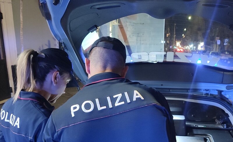 la-polizia-di-stato-arresta-ladro-di-rame-sorpreso-in-flagranza-con-una-grondaia-di-tre-metri-tra-le-mani.jpeg la-polizia-di-stato-arresta-ladro-di-rame-sorpreso-in-flagranza-con-una-grondaia-di-tre-metri-tra-le-mani.jpeg