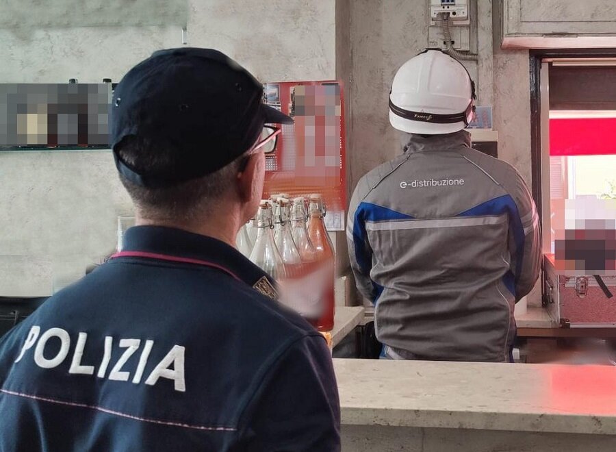 controlli-serrati-della-polizia-di-stato-e-della-polizia-locale-per-contrastare-l’abusivismo-commerciale.jpeg controlli-serrati-della-polizia-di-stato-e-della-polizia-locale-per-contrastare-l’abusivismo-commerciale.jpeg