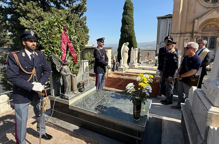 --la-polizia-di-stato-di-catania-ha-ricordato-il-vice-sovrintendente-giuseppe-randazzo-nel-33°-anniversario-della-morte-1.jpeg --la-polizia-di-stato-di-catania-ha-ricordato-il-vice-sovrintendente-giuseppe-randazzo-nel-33°-anniversario-della-morte-1.jpeg
