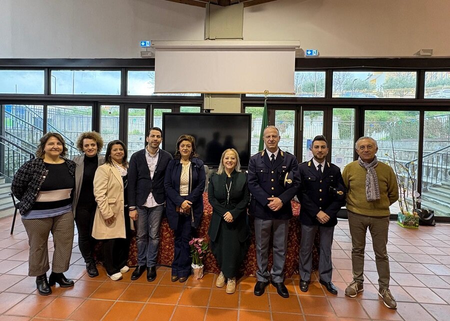 La Polizia di Stato incontra gli studenti dell’I.C. Marconi del plesso di Ragalna