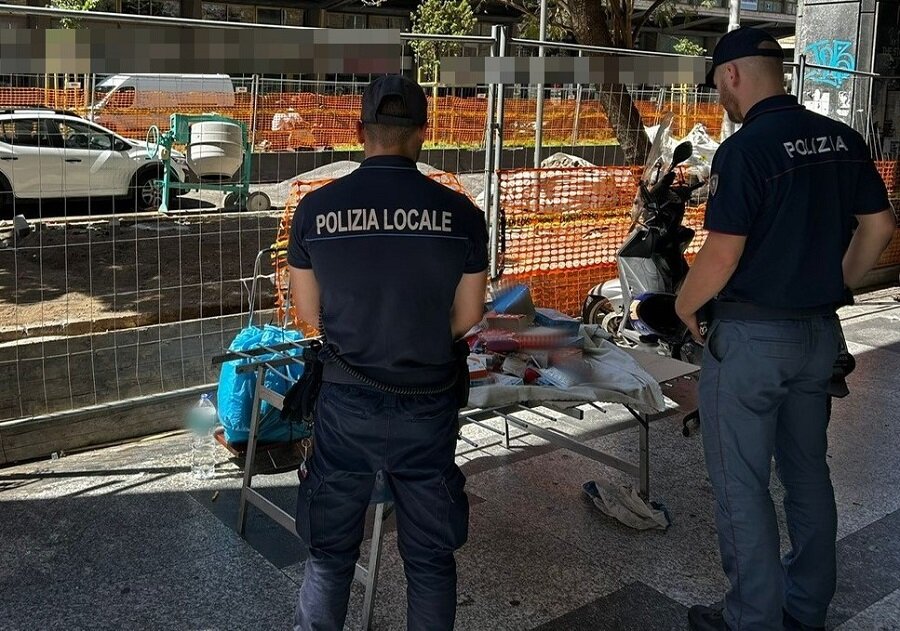 Controlli coordinati dalla Polizia di Stato per contrastare l&rsquo;abusivismo commerciale lungo Corso Sicilia
