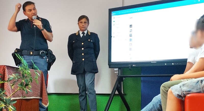 Sicurezza digitale, la Polizia di Stato incontra gli studenti dell&rsquo;I.C. &ldquo;Russo&rdquo; di Giarre